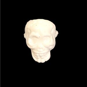 FREE White Plastic Skull Halloween Rings (21)